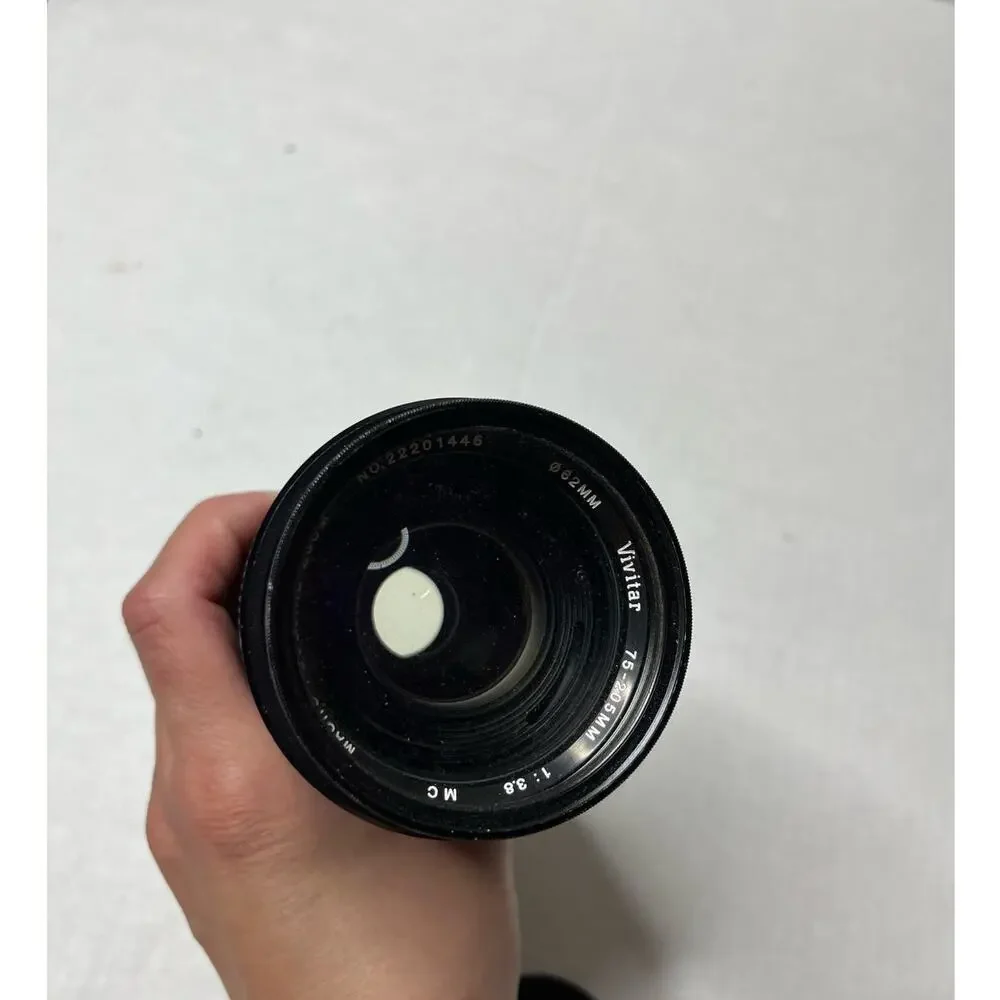 Vivitar 75-205mm f/3.8 MC Macro Focusing Zoom Lens Manual Focus Lens Caps/ UV